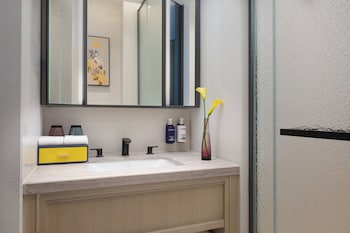 voco suites shanghai hongqiao cbd by ihg