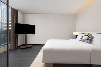 voco suites shanghai hongqiao cbd by ihg