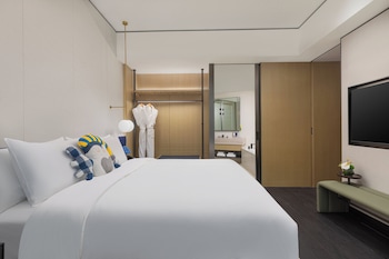 voco suites shanghai hongqiao cbd by ihg