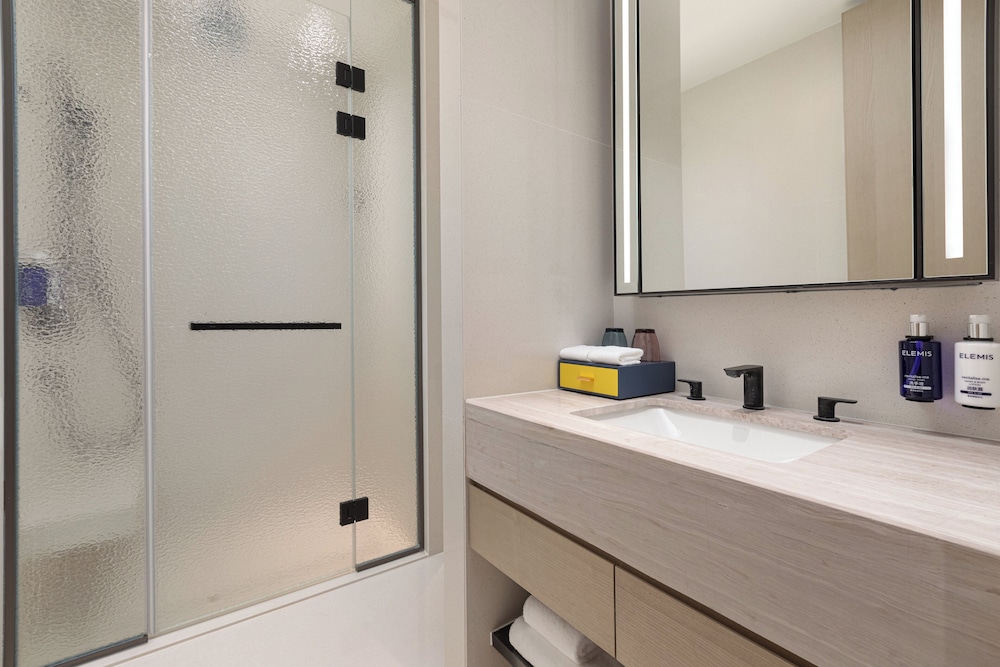 voco suites shanghai hongqiao cbd by ihg