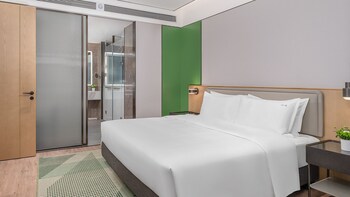 holiday inn wuhan houguan lake by ihg