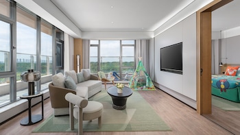 holiday inn wuhan houguan lake by ihg
