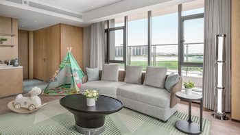 holiday inn wuhan houguan lake by ihg