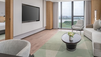 holiday inn wuhan houguan lake by ihg