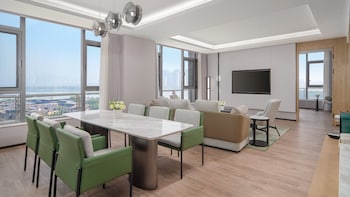 holiday inn wuhan houguan lake by ihg