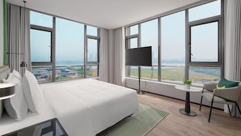 holiday inn wuhan houguan lake by ihg