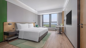 holiday inn wuhan houguan lake by ihg