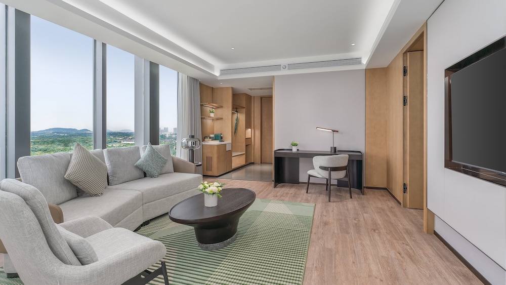 holiday inn wuhan houguan lake by ihg