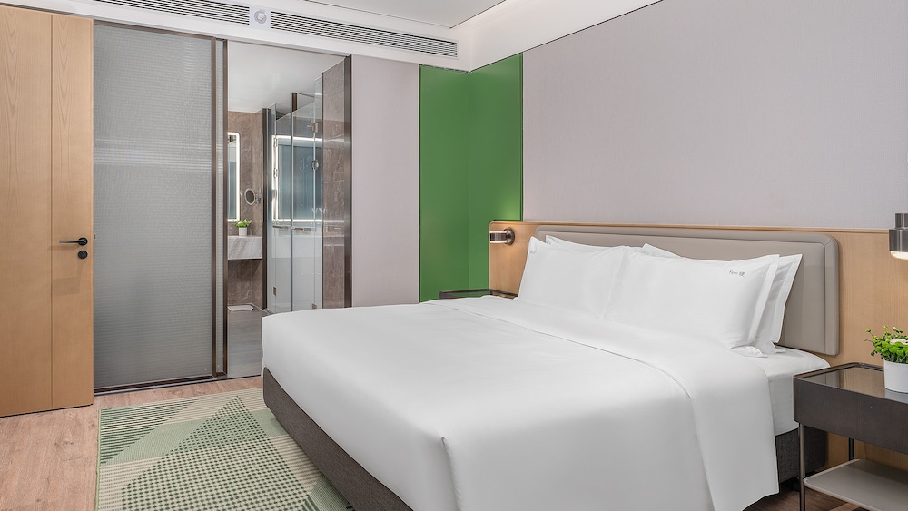 holiday inn wuhan houguan lake by ihg