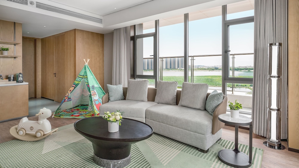holiday inn wuhan houguan lake by ihg