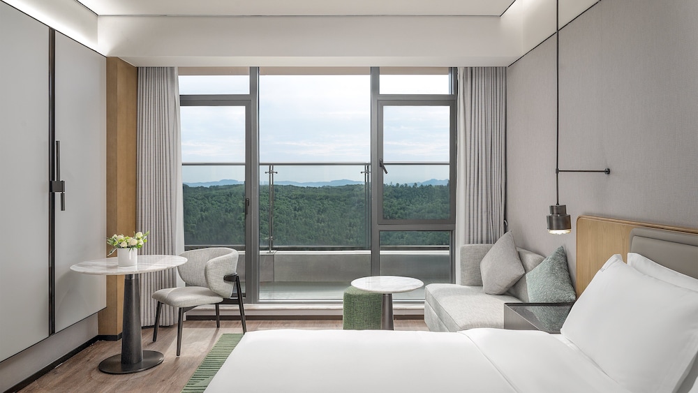 holiday inn wuhan houguan lake by ihg