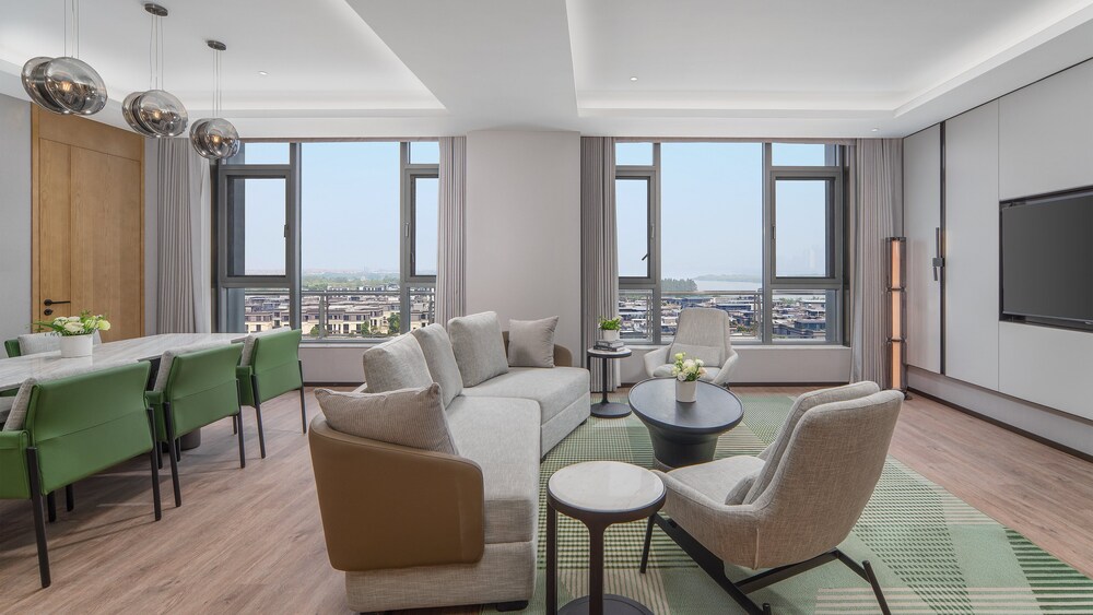 holiday inn wuhan houguan lake by ihg