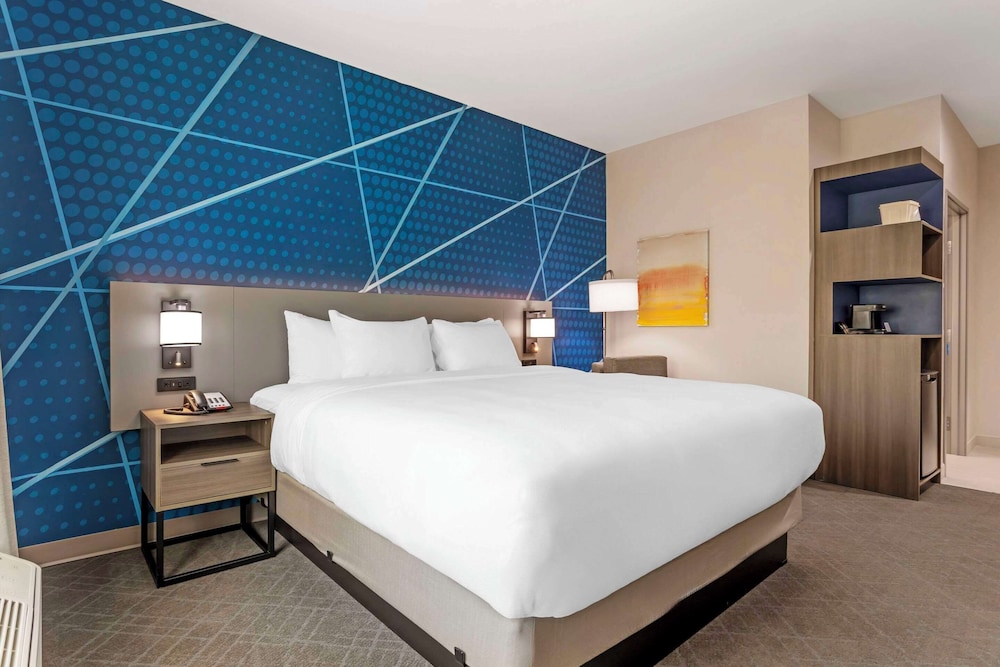 comfort inn and suites huntsville near university