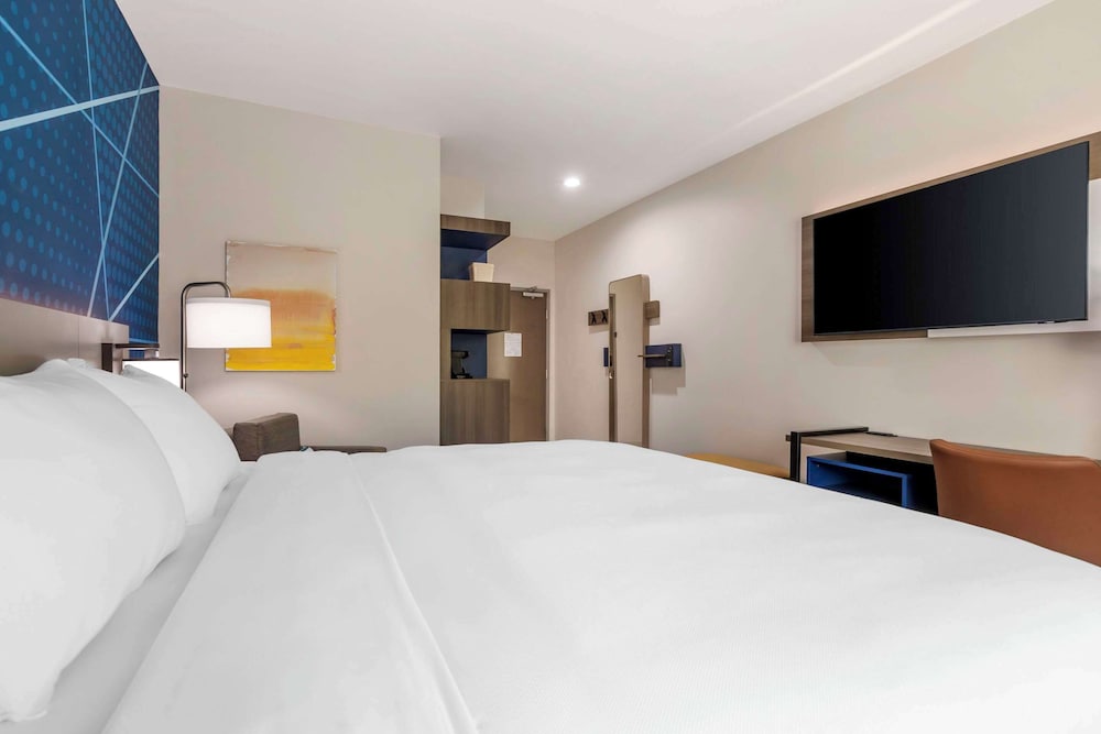 comfort inn and suites huntsville near university