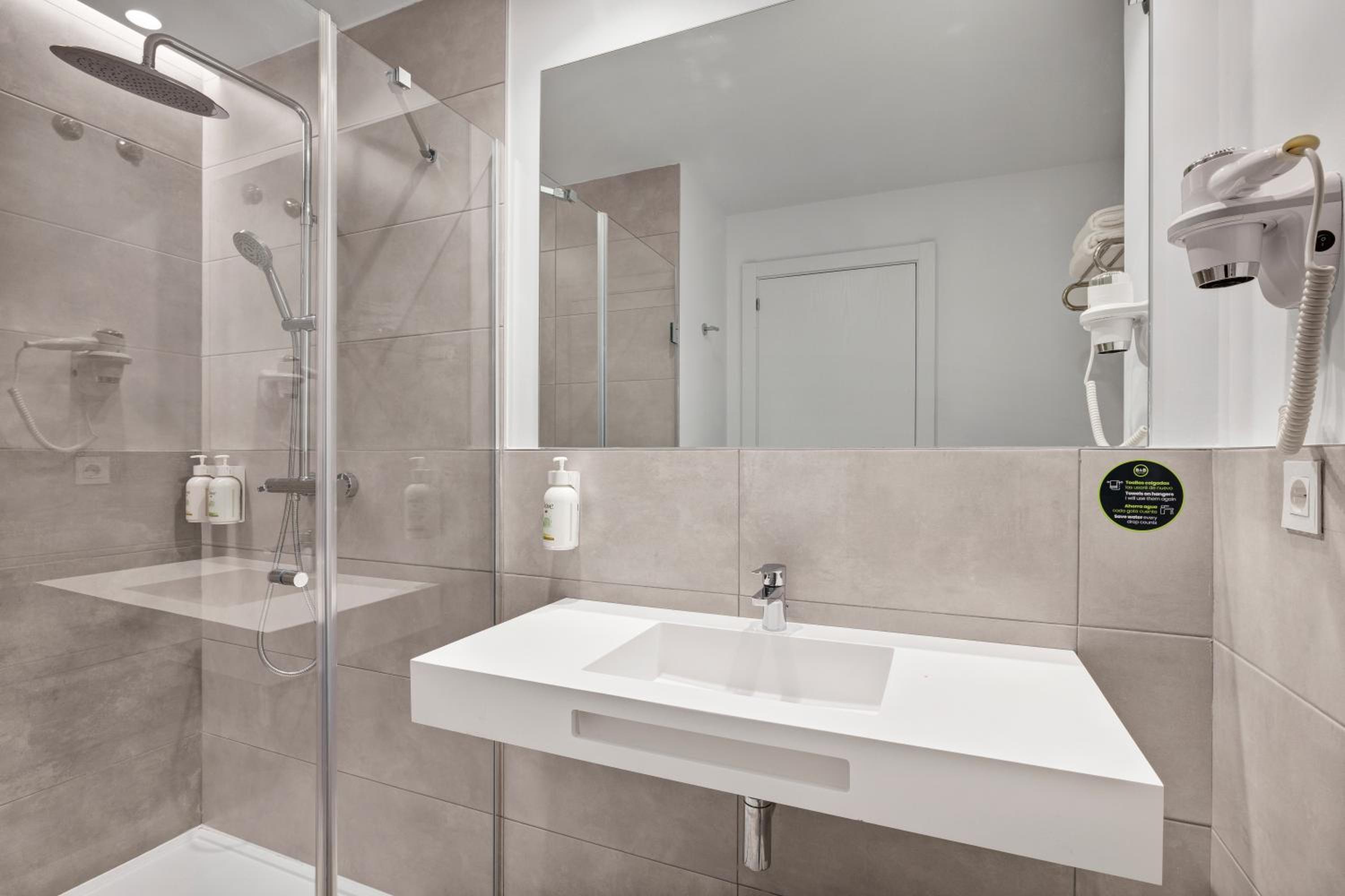 bandb hotel madrid fuenlabrada retail park