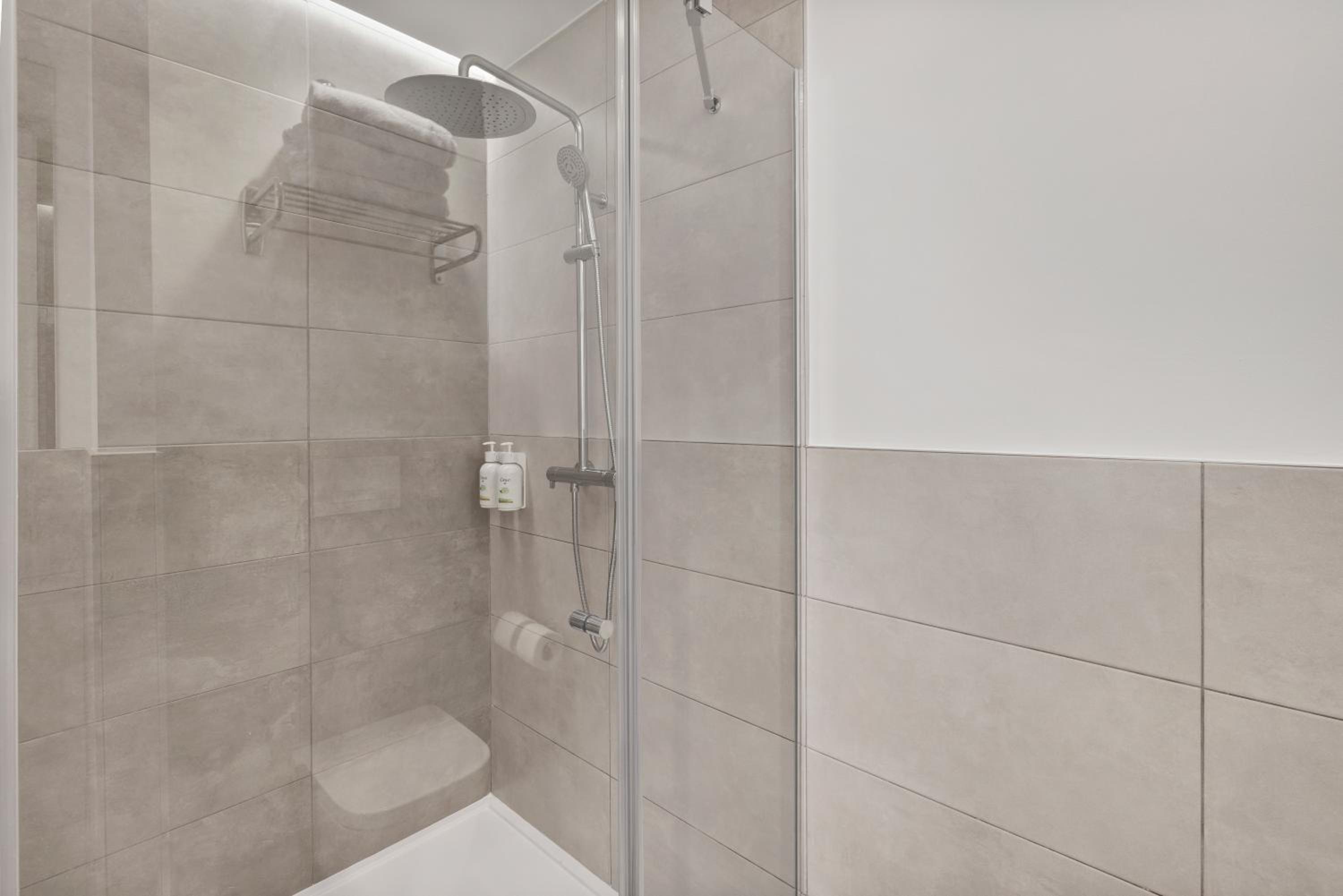 bandb hotel madrid fuenlabrada retail park