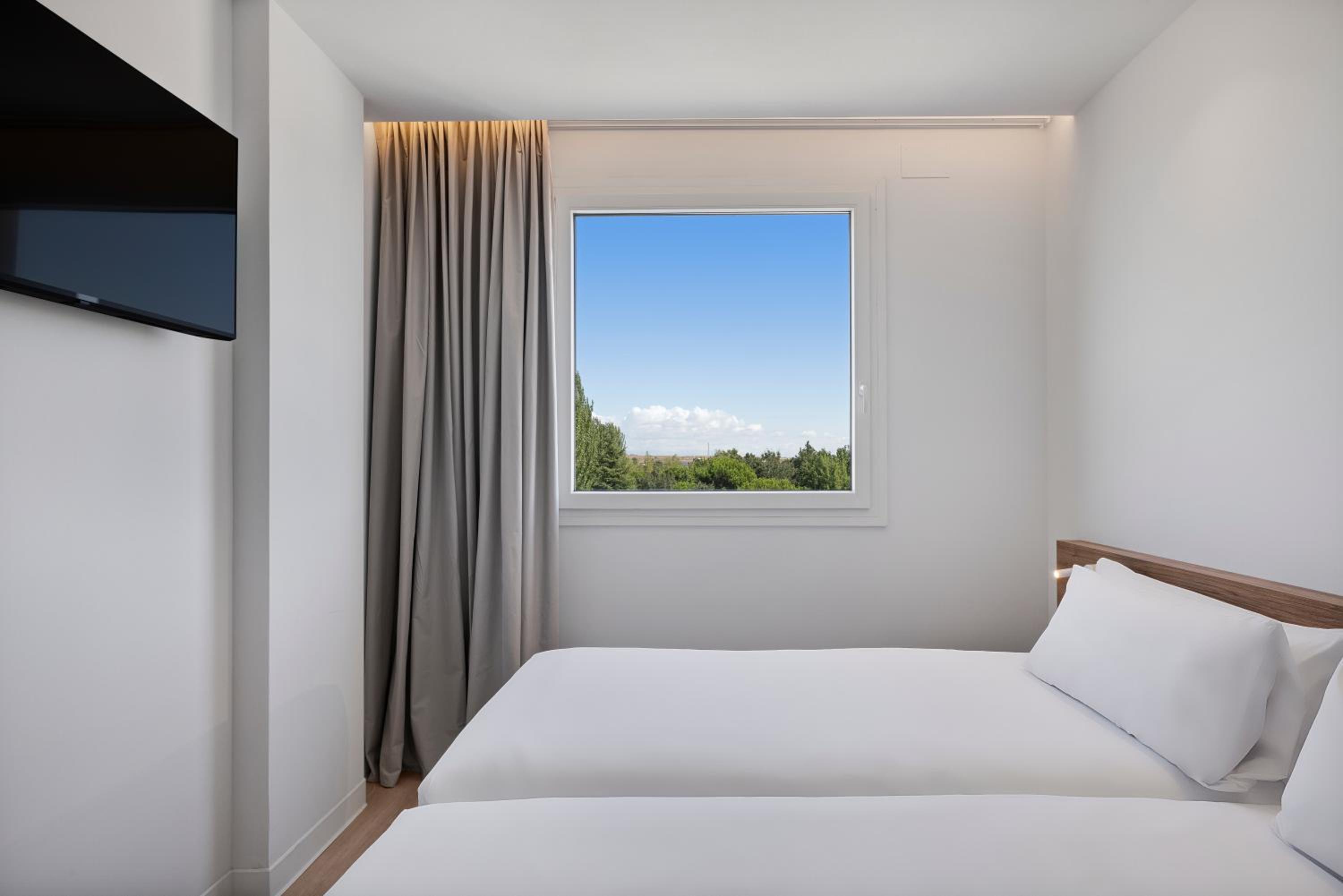 bandb hotel madrid fuenlabrada retail park