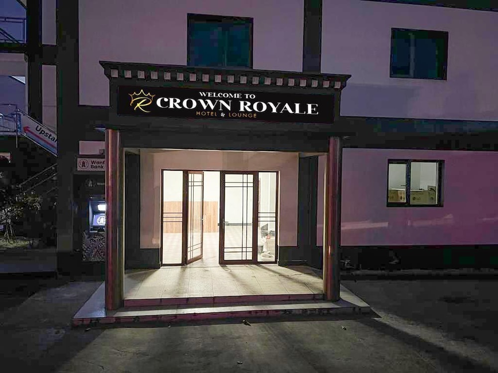 crown royale hotel and lounge