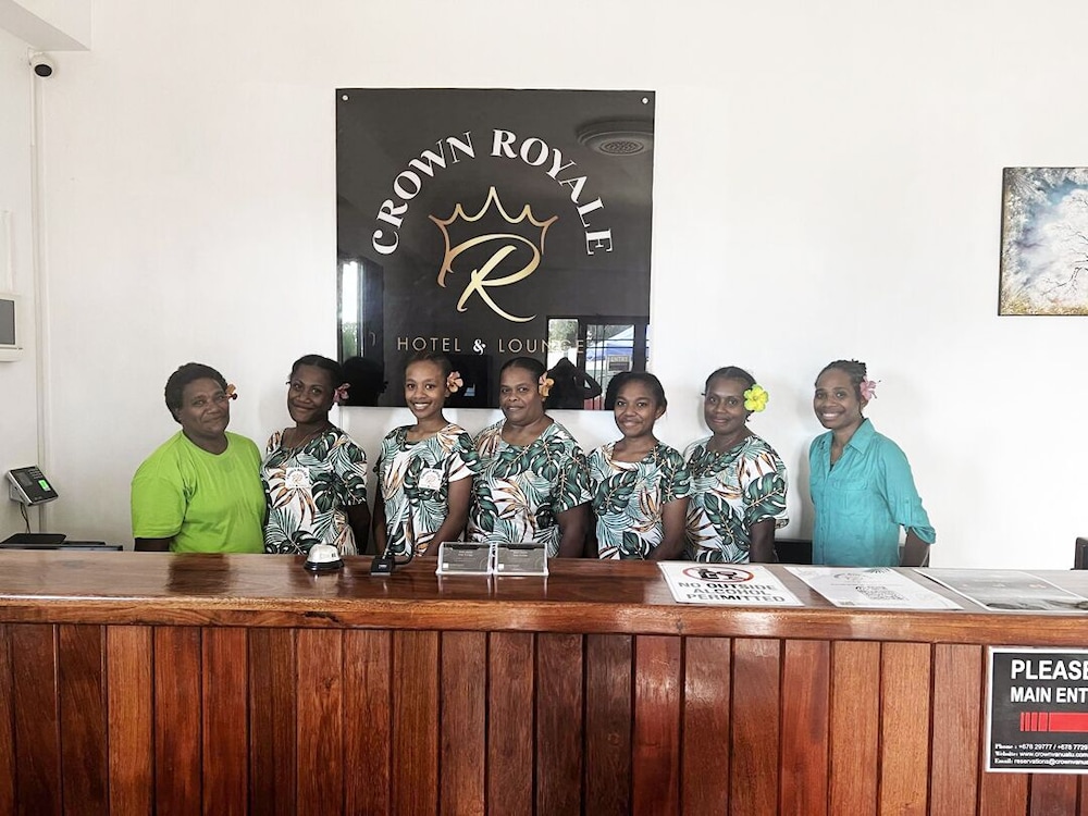 crown royale hotel and lounge