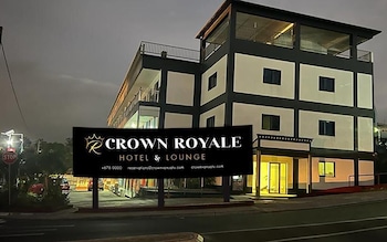 crown royale hotel and lounge