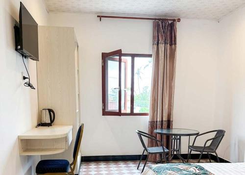 crown royale hotel and lounge