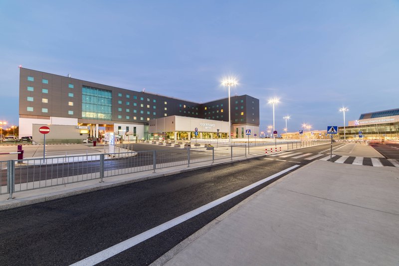 courtyard by marriott warsaw airport