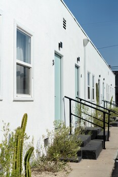 aliza hotel