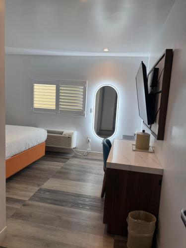 hotel rudra hollywood