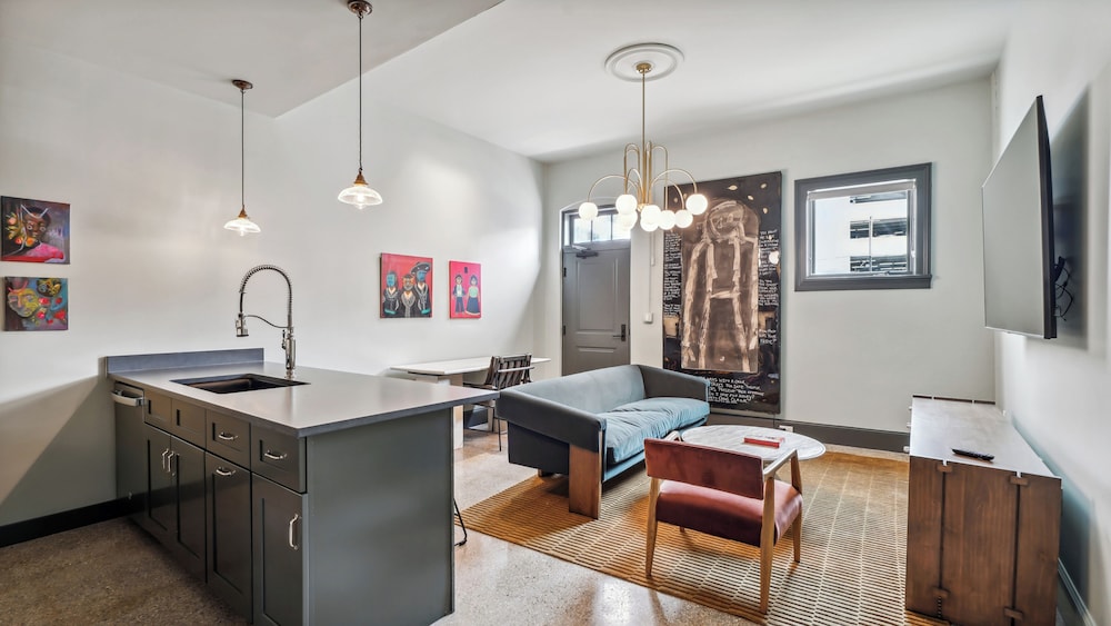 the mary beth hotel and gallery