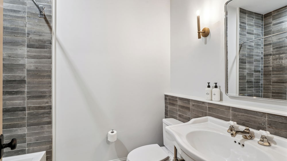 the mary beth hotel and gallery