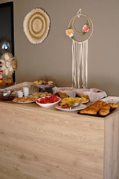 Resol Hotel 2,,3 star