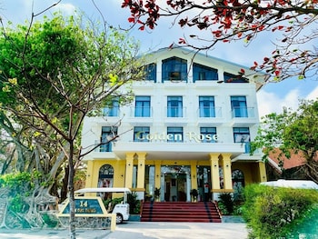 golden rose hotel