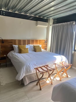 718 rufino petit hotel