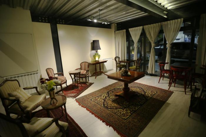 718 rufino petit hotel