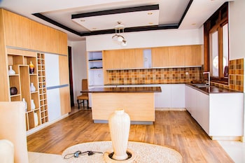 netluna villa hotel and tours