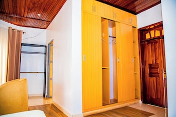 netluna villa hotel and tours