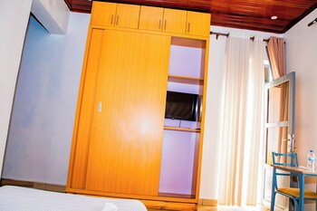 netluna villa hotel and tours