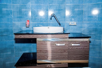 netluna villa hotel and tours