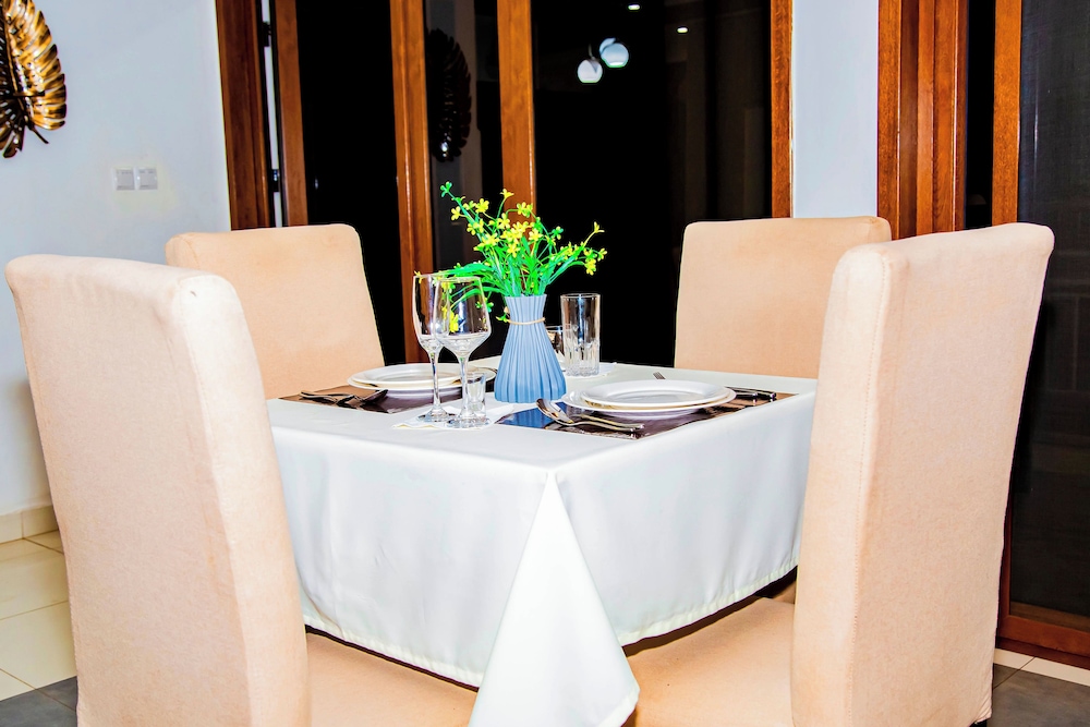 netluna villa hotel and tours