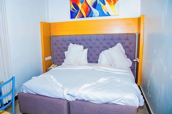 netluna villa hotel and tours