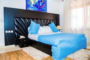 netluna villa hotel and tours