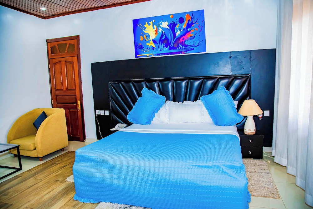 netluna villa hotel and tours