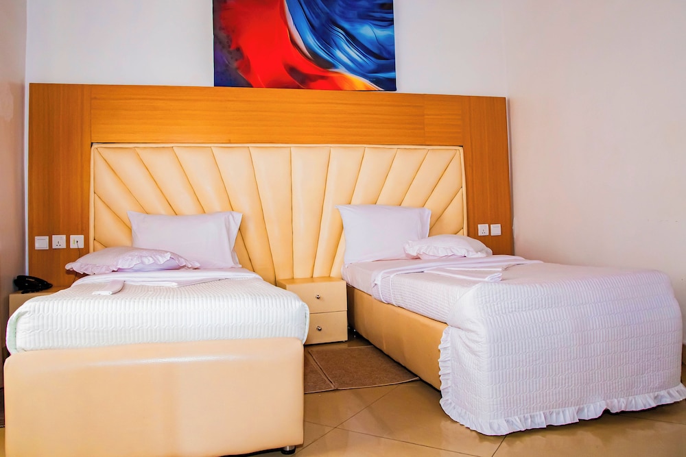 netluna villa hotel and tours