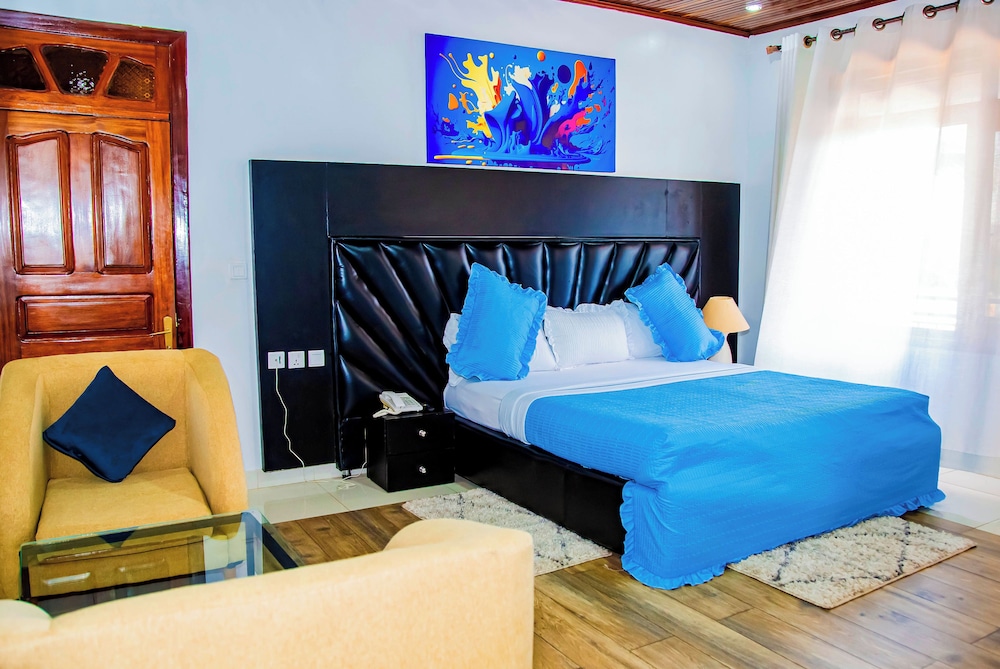 netluna villa hotel and tours