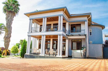 netluna villa hotel and tours