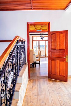 netluna villa hotel and tours