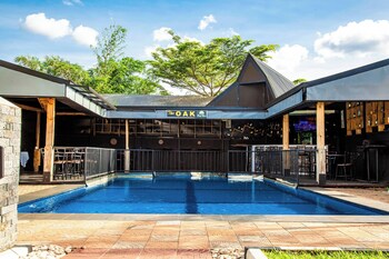 netluna villa hotel and tours