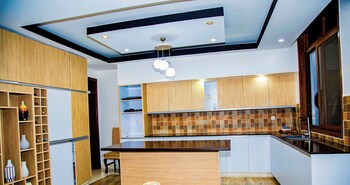 netluna villa hotel and tours