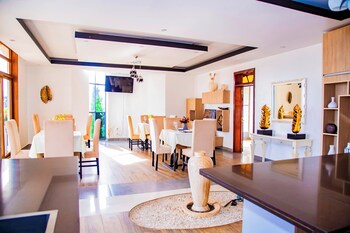 netluna villa hotel and tours