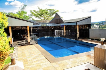 netluna villa hotel and tours